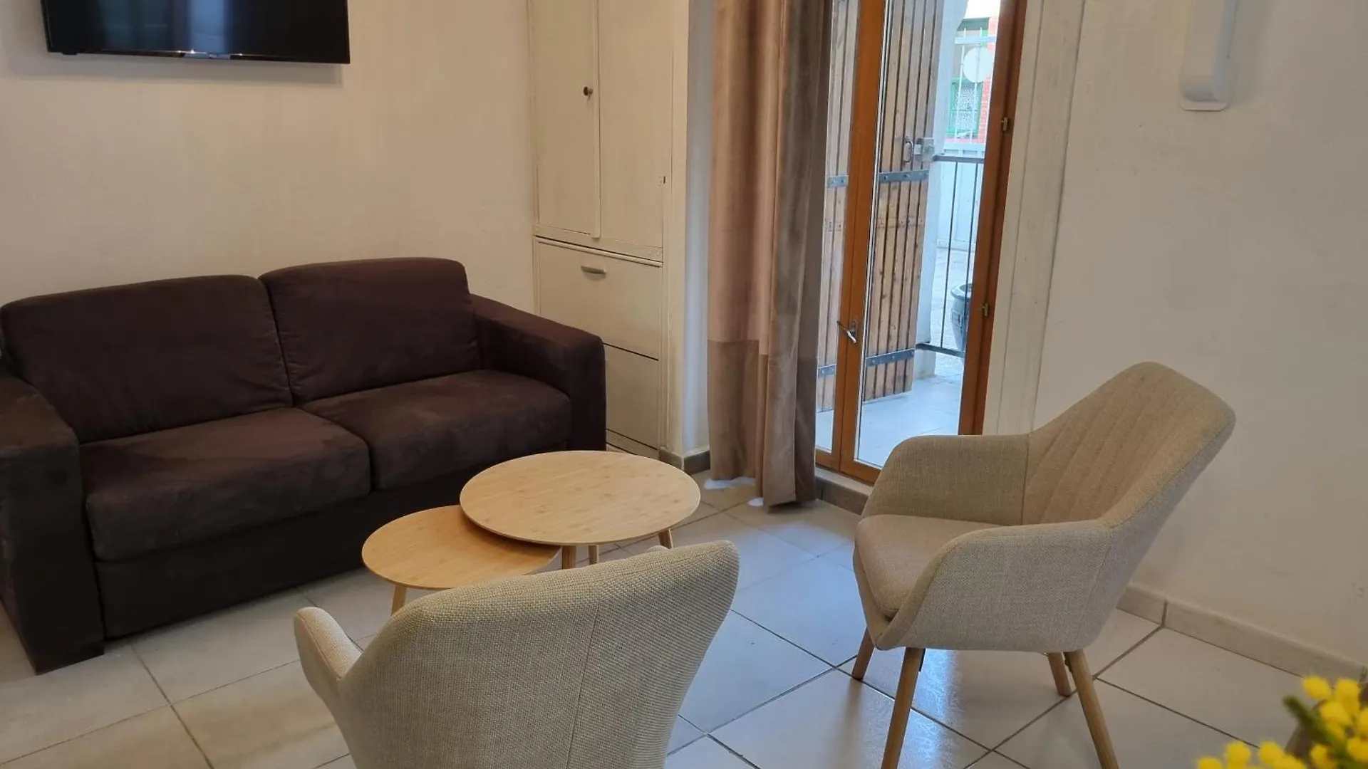 Danton Apartment Arles